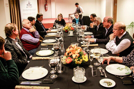 Imagen de AEHGAR recibe al Gobernador de la Provincia
