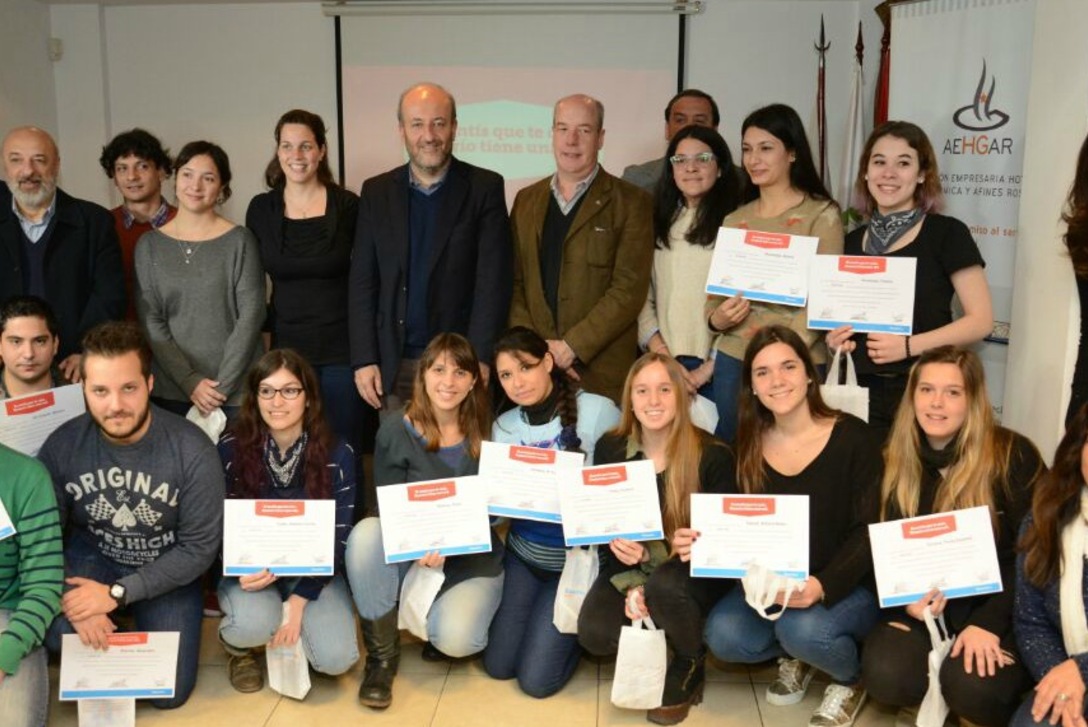 Imagen de Consumo responsable: el municipio entreg&oacute; certificados a los primeros Divulgadores de Salud en AEHGAR