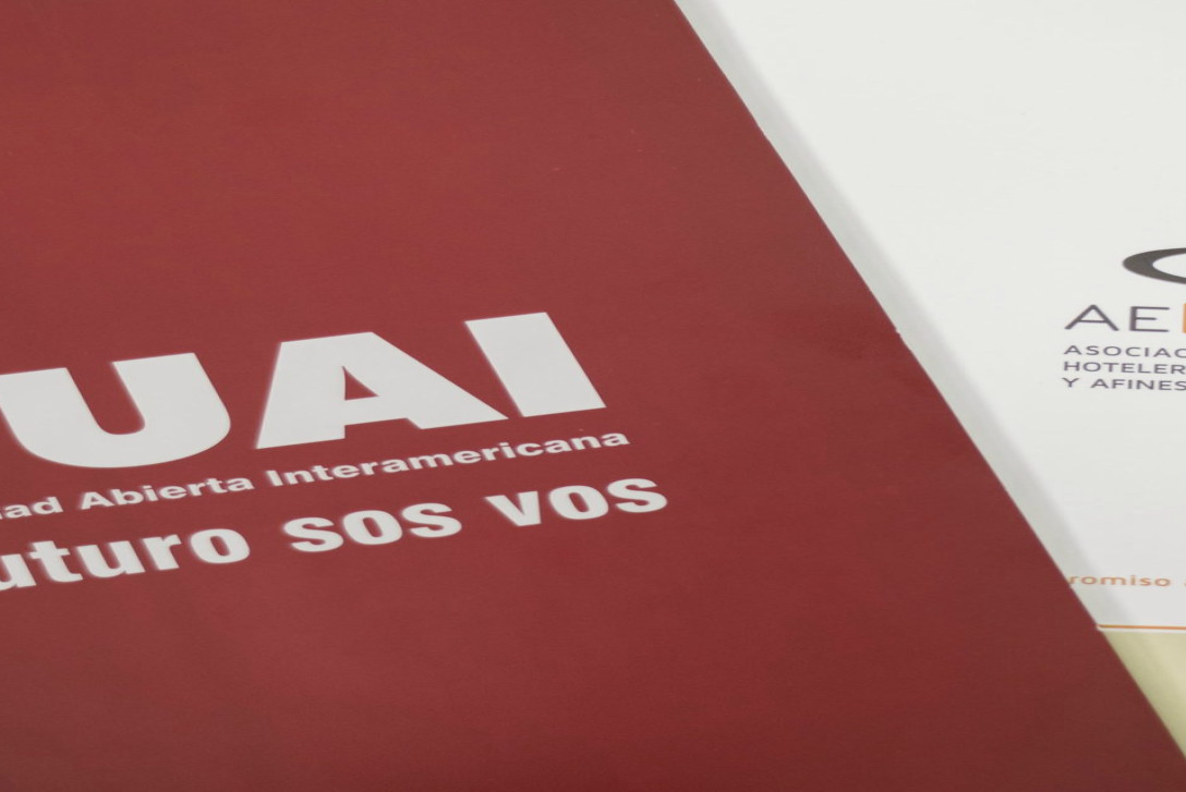 Imagen de AEHGAR y UAI celebraron su primer Convenio Acad&eacute;mico