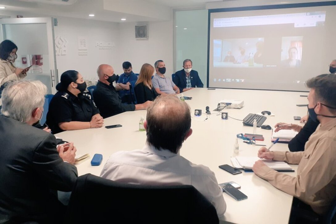 Imagen de Reuni&oacute;n con autoridades policiales y de seguridad de la provincia de Santa Fe.