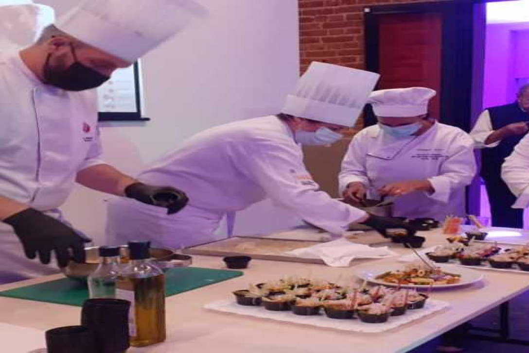 Imagen de AEHGAR E INTA LLEVARON A CABO UN CONVERSATORIO ENTRE PRODUCTORES REGIONALES, GASTRON&Oacute;MICOS y ESPECIALISTAS EN ALIMENTACI&Oacute;N