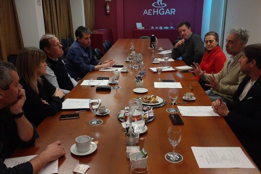 Imagen de AEHGAR SE REUNIÓ CON LA CONCEJAL VERÓNICA IRIZAR