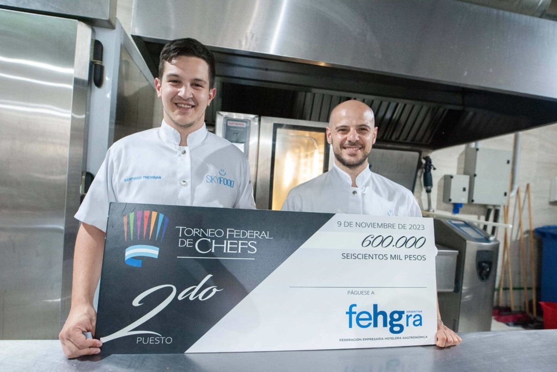 Santiago y Eliel fueron los ganadores del Torneo de chefs 2023 de AEHGAR