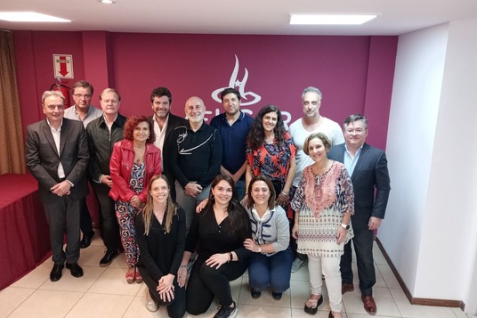 La reuni&oacute;n se llev&oacute; a cabo en la sede de AEHGAR