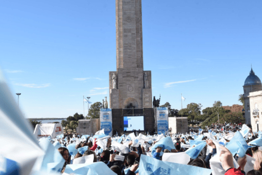 Jura a la Bandera en el Monumento