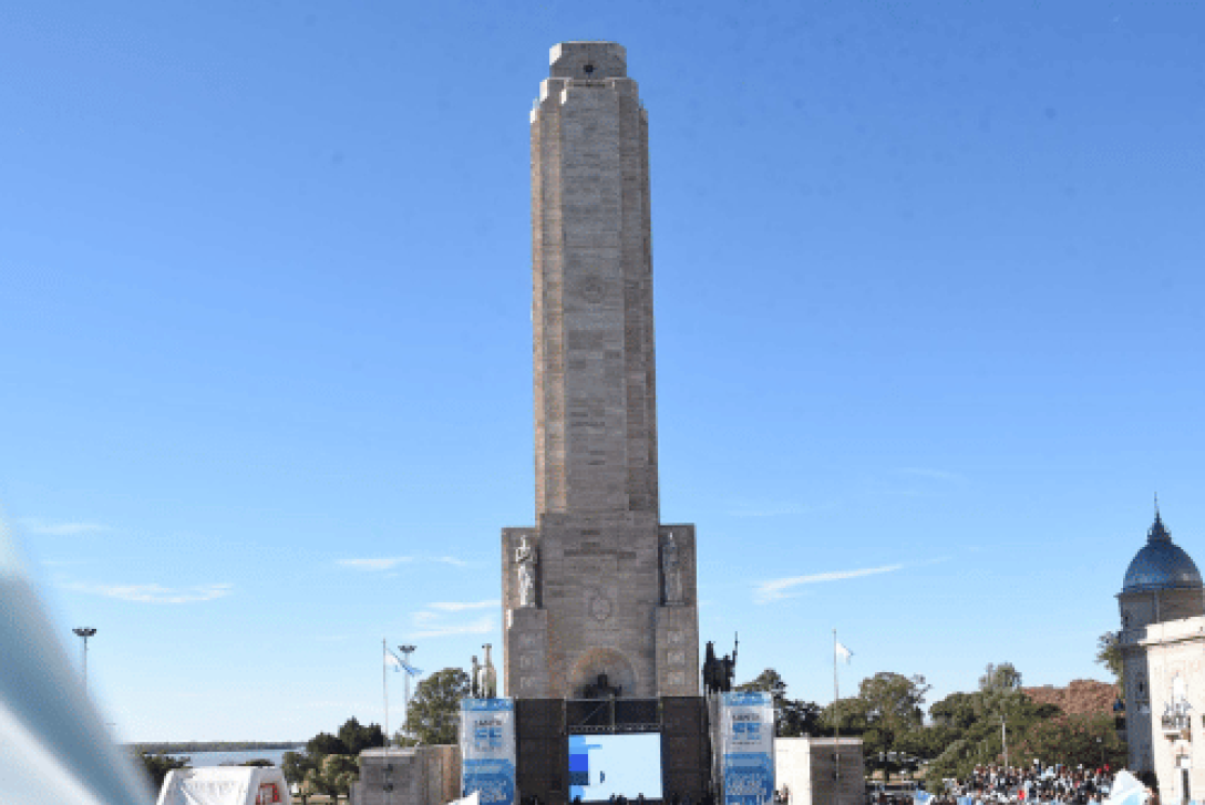 Jura a la Bandera en el Monumento